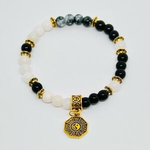 Handmade Yin Yang Natural Stone Beaded Bracelet Black White Jade Gold Charm 6 mm